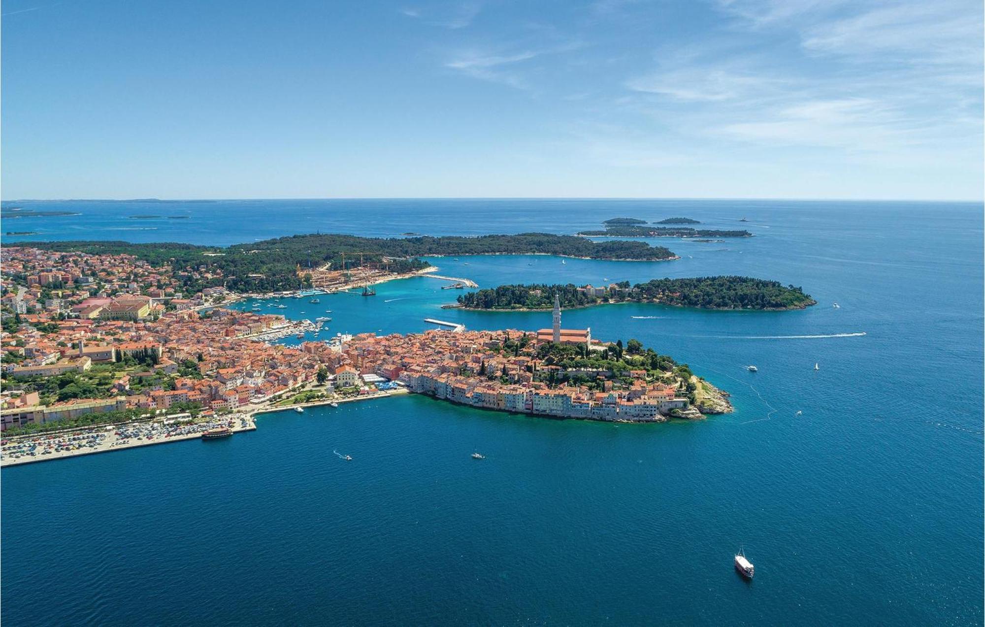 Lovely Apartment In Rovinj With Kitchen Eksteriør bilde