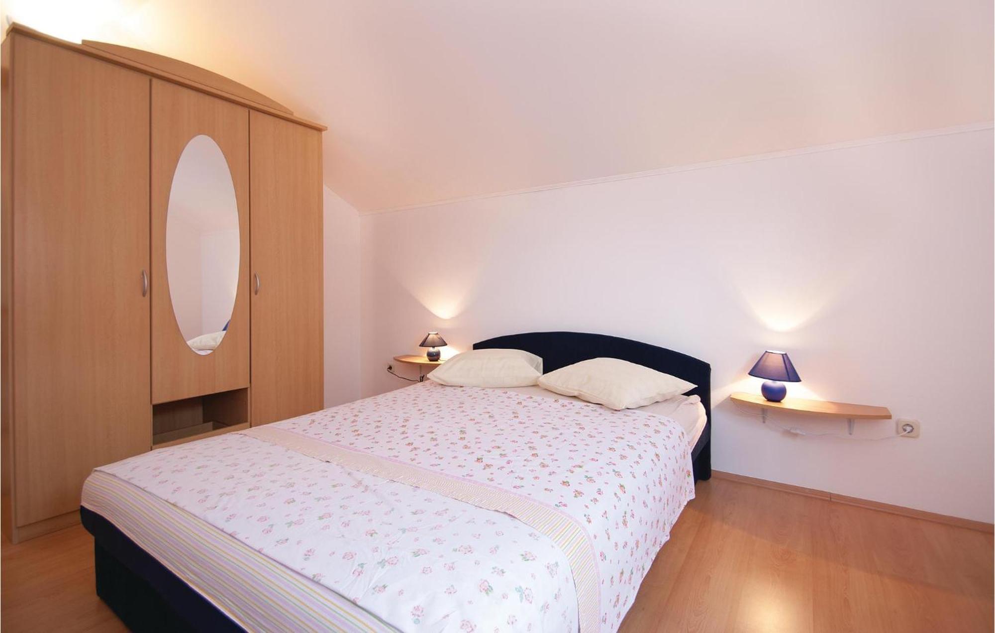 Lovely Apartment In Rovinj With Kitchen Eksteriør bilde