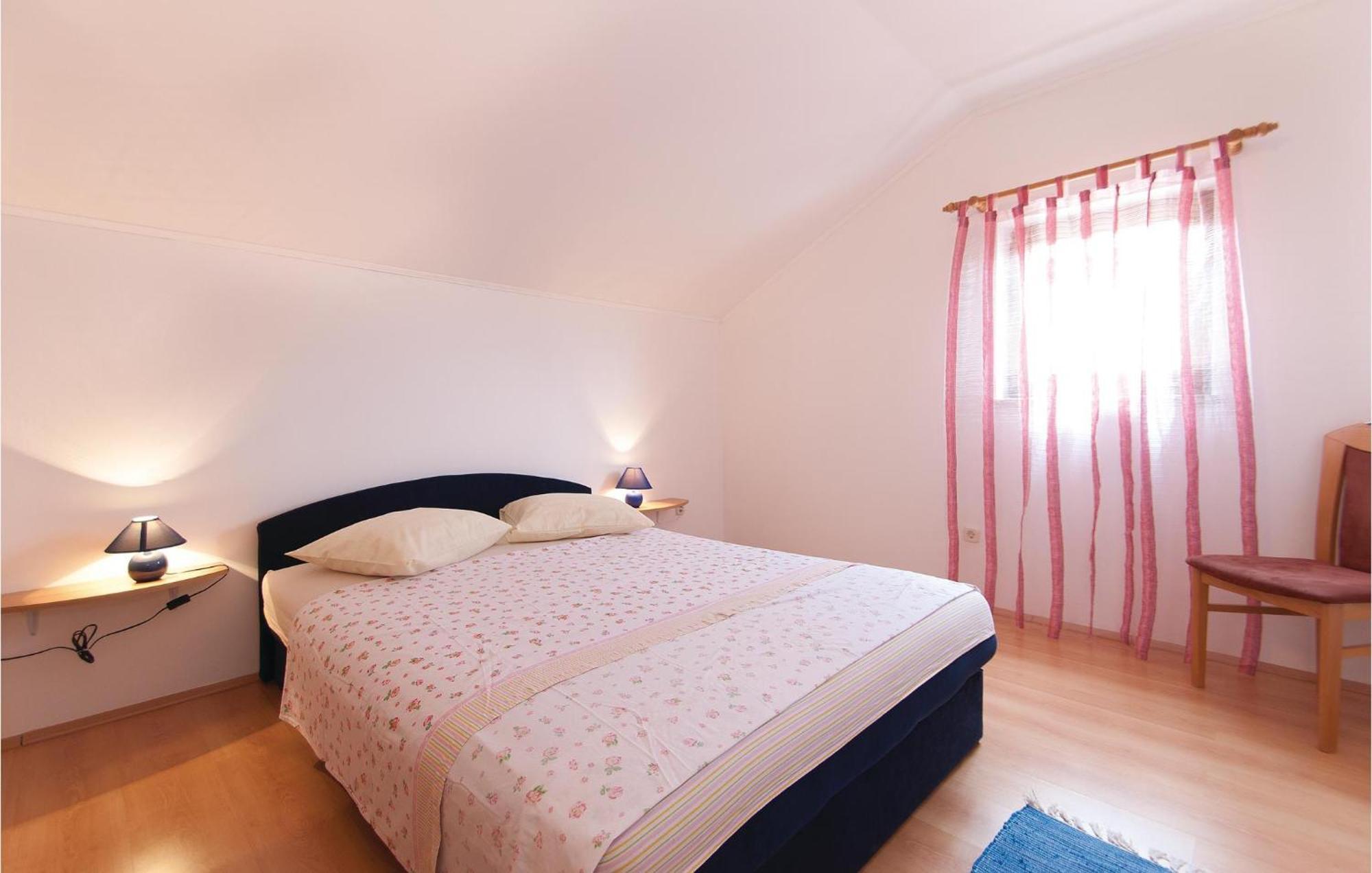 Lovely Apartment In Rovinj With Kitchen Eksteriør bilde