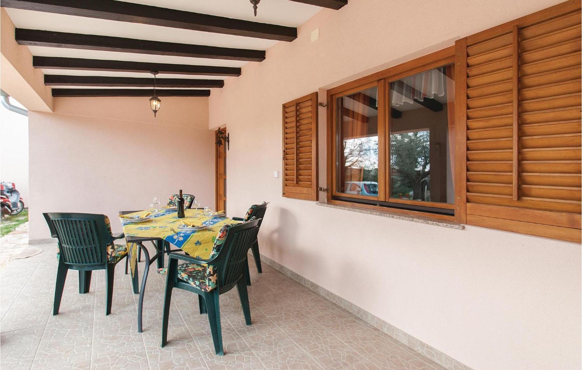 Lovely Apartment In Rovinj With Kitchen Eksteriør bilde