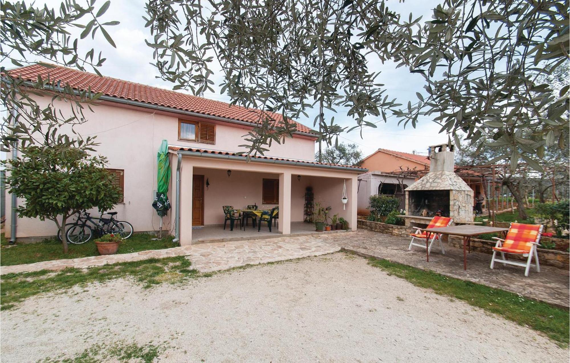 Lovely Apartment In Rovinj With Kitchen Eksteriør bilde