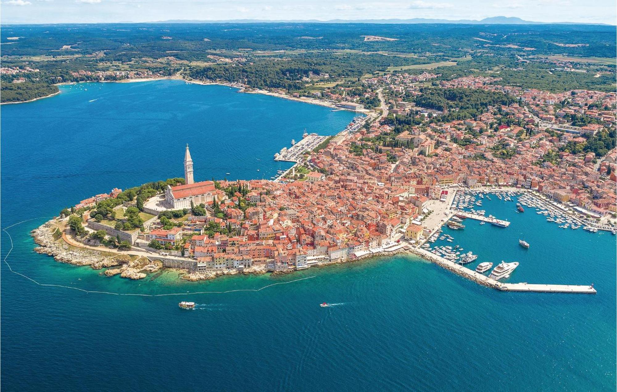 Lovely Apartment In Rovinj With Kitchen Eksteriør bilde