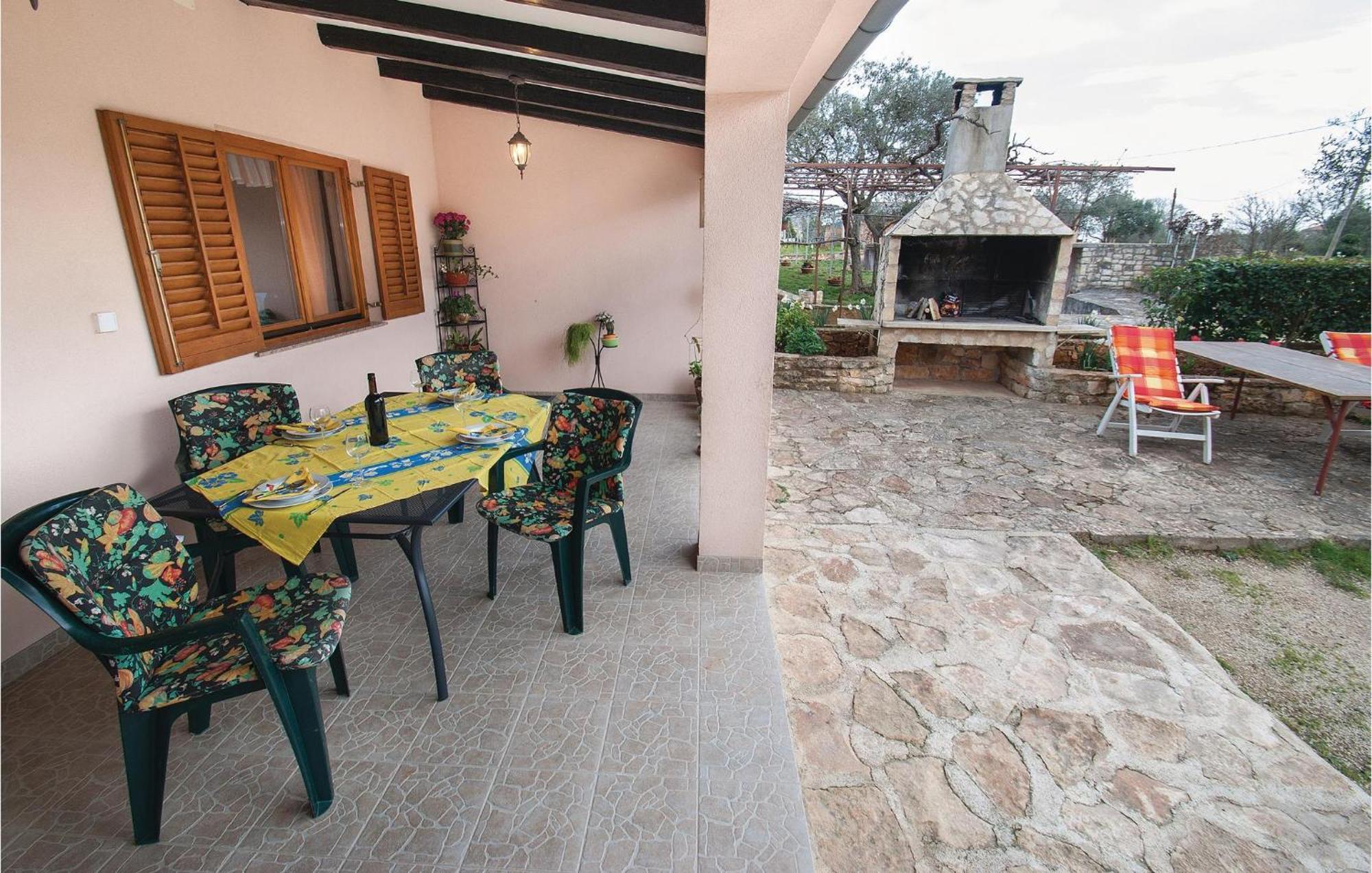 Lovely Apartment In Rovinj With Kitchen Eksteriør bilde