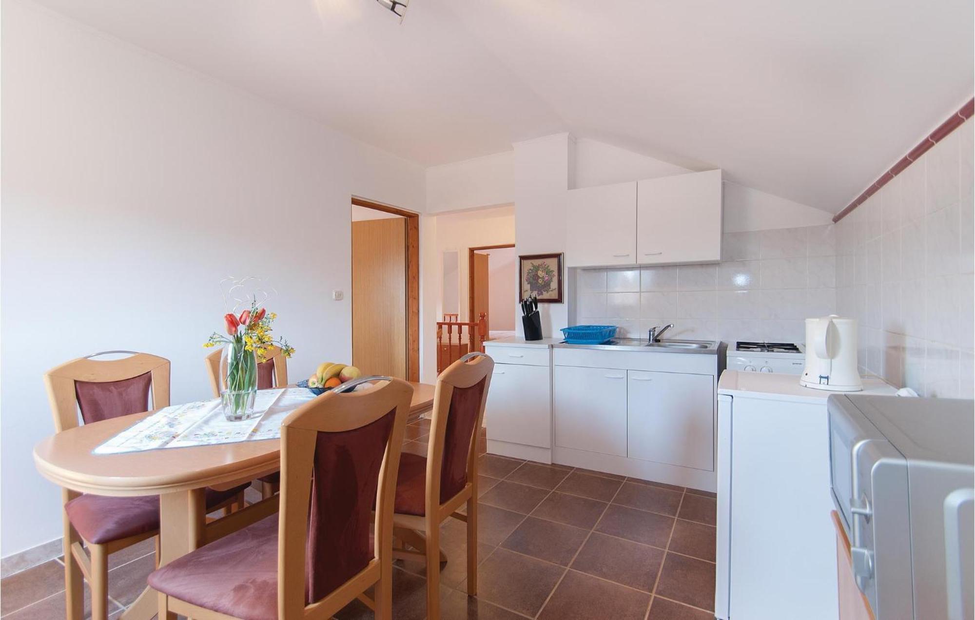 Lovely Apartment In Rovinj With Kitchen Eksteriør bilde