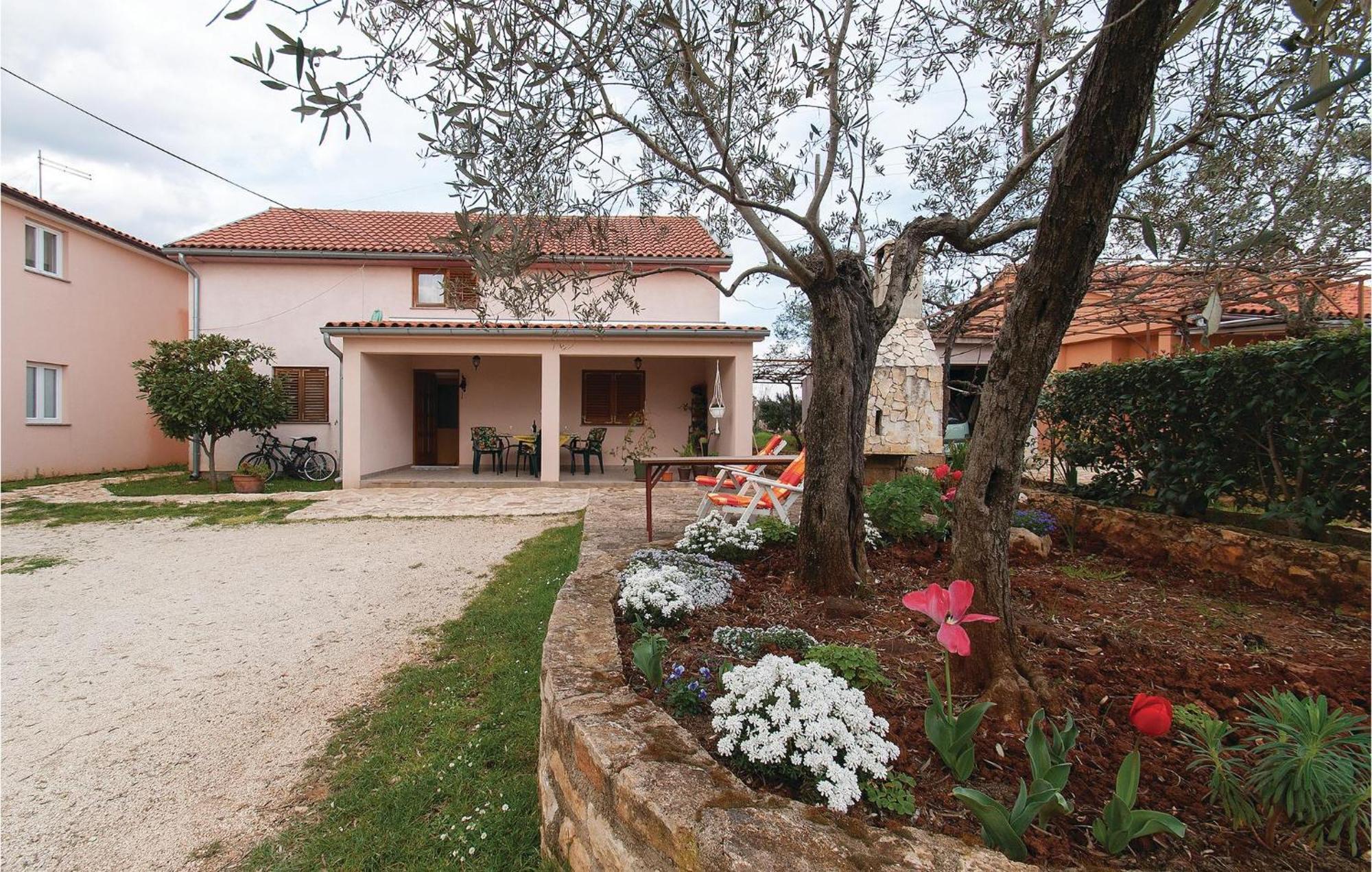 Lovely Apartment In Rovinj With Kitchen Eksteriør bilde