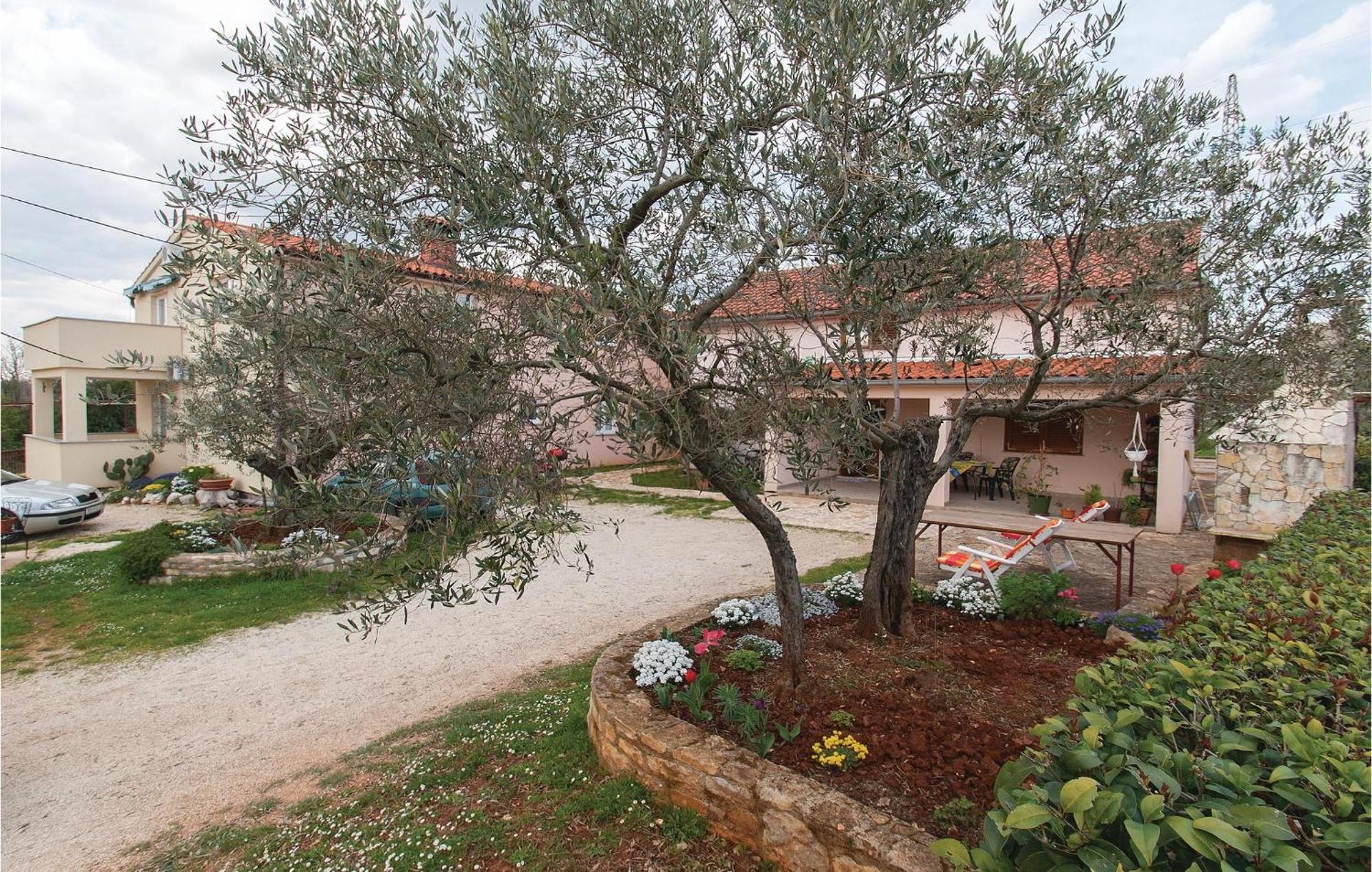 Lovely Apartment In Rovinj With Kitchen Eksteriør bilde
